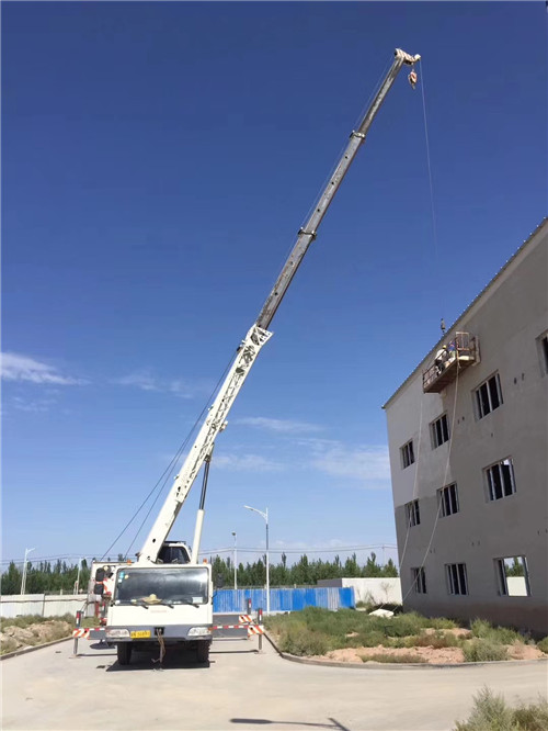 五寨县“轻装强干”—— 吊车的 “轻量化臂架” 技术