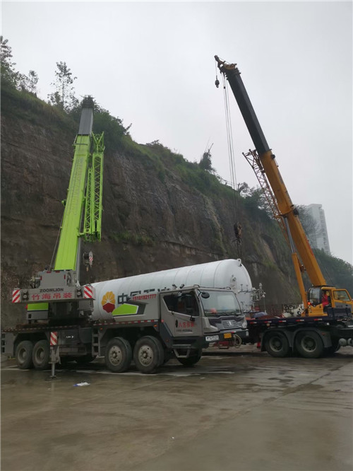 五寨县“不怕风雨冻”—— 吊车的 “恶劣环境适应” 技术